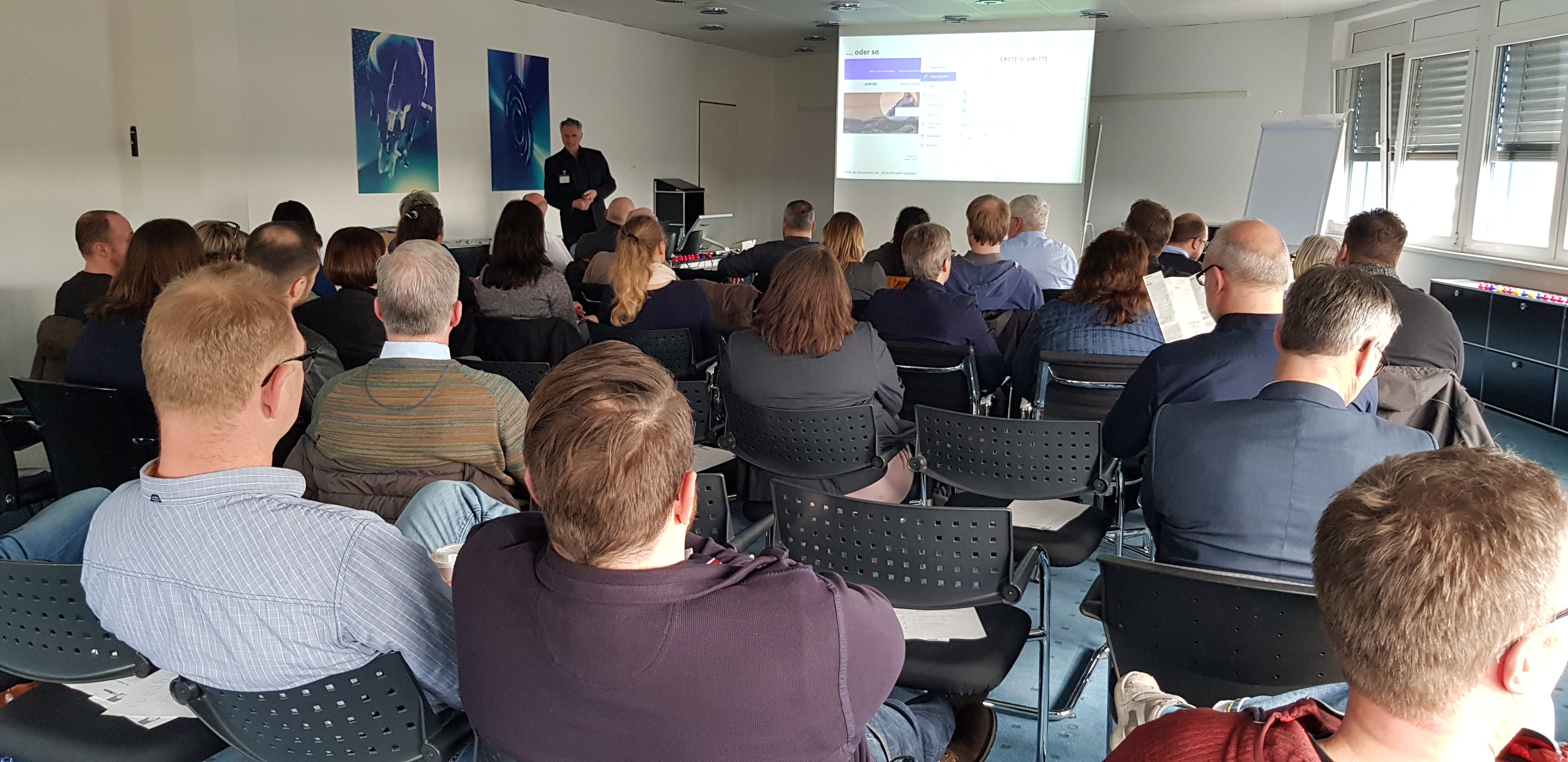 Dieter Gust (itl AG) bei seinem Vortrag über KI in der Technischen Dokumentationen