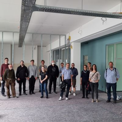 Das Berliner Team besichtigt die neuen Räume - und ist begeistert